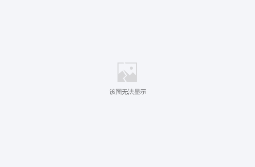 上图：济南经侦办案人员查看“反催收联盟”团伙的涉案物品。下图：该犯罪团伙成员用于作案的手机。摄影/本刊记者 周群峰